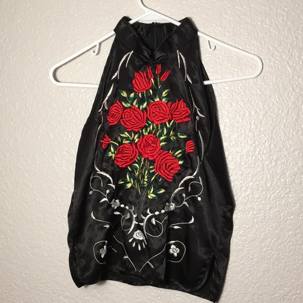 Silky, oriental flower designed tank top.